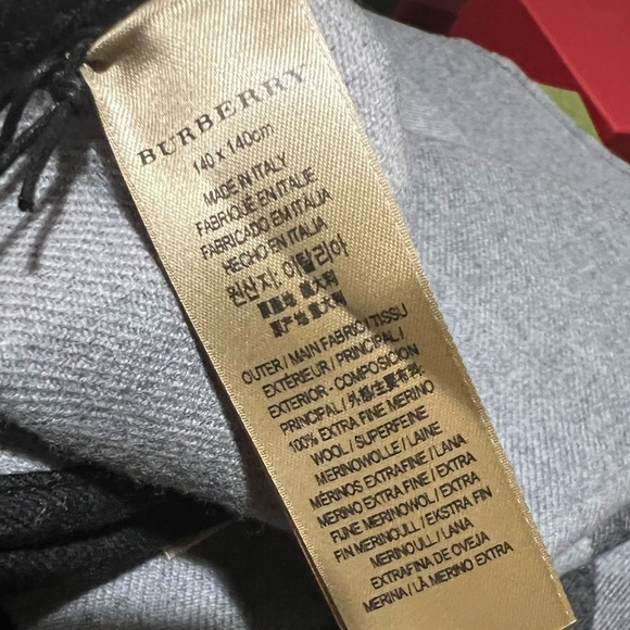 New BURBERRY Reversible check Cape Charlotte black grey solid to Check Cape - Picture 8 of 10